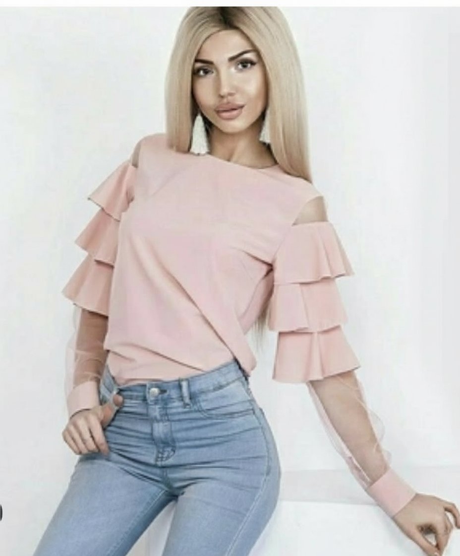 Très joli pull body nude lycra manches longues transparentes et à volants 