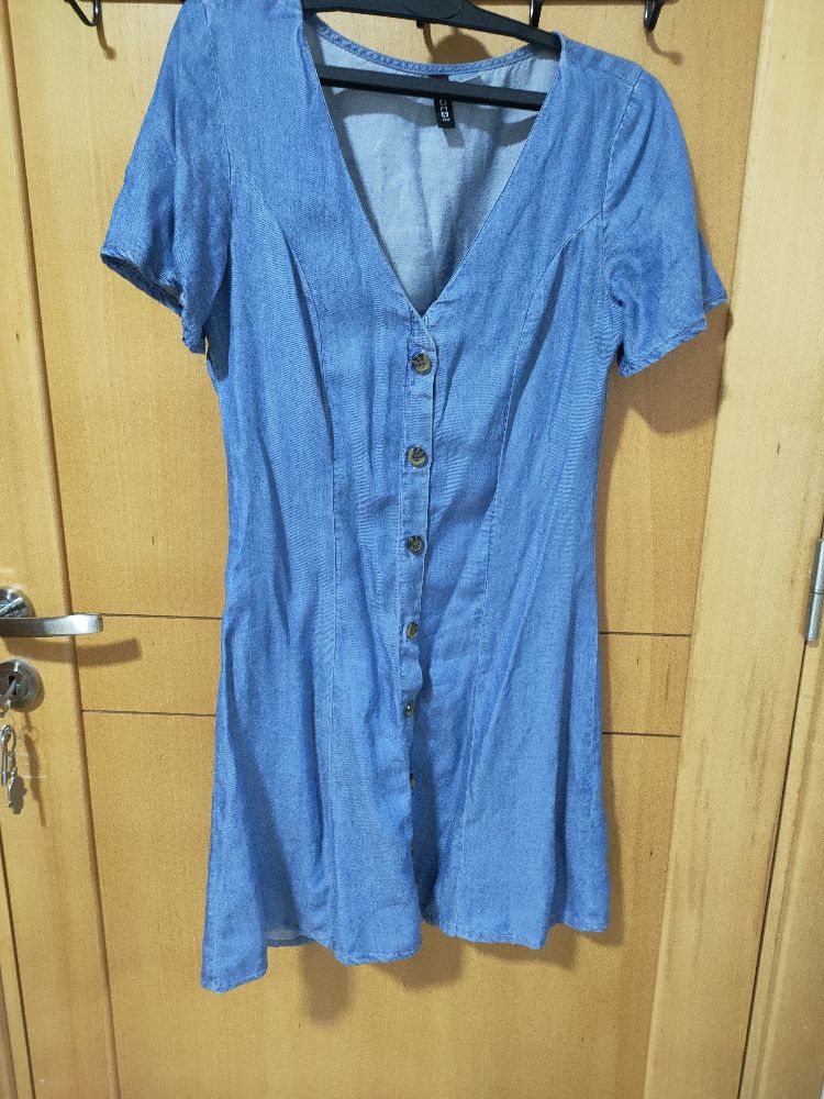 Robe h&m en jeans tissu trés fluide peu porté