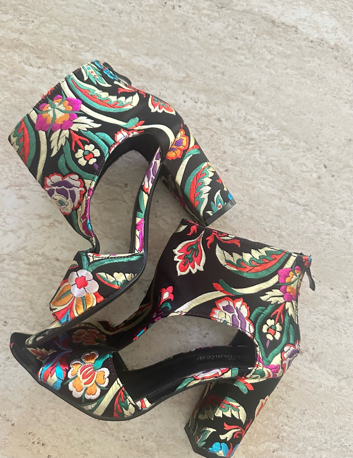 Sandales à talons brodées fleurs 