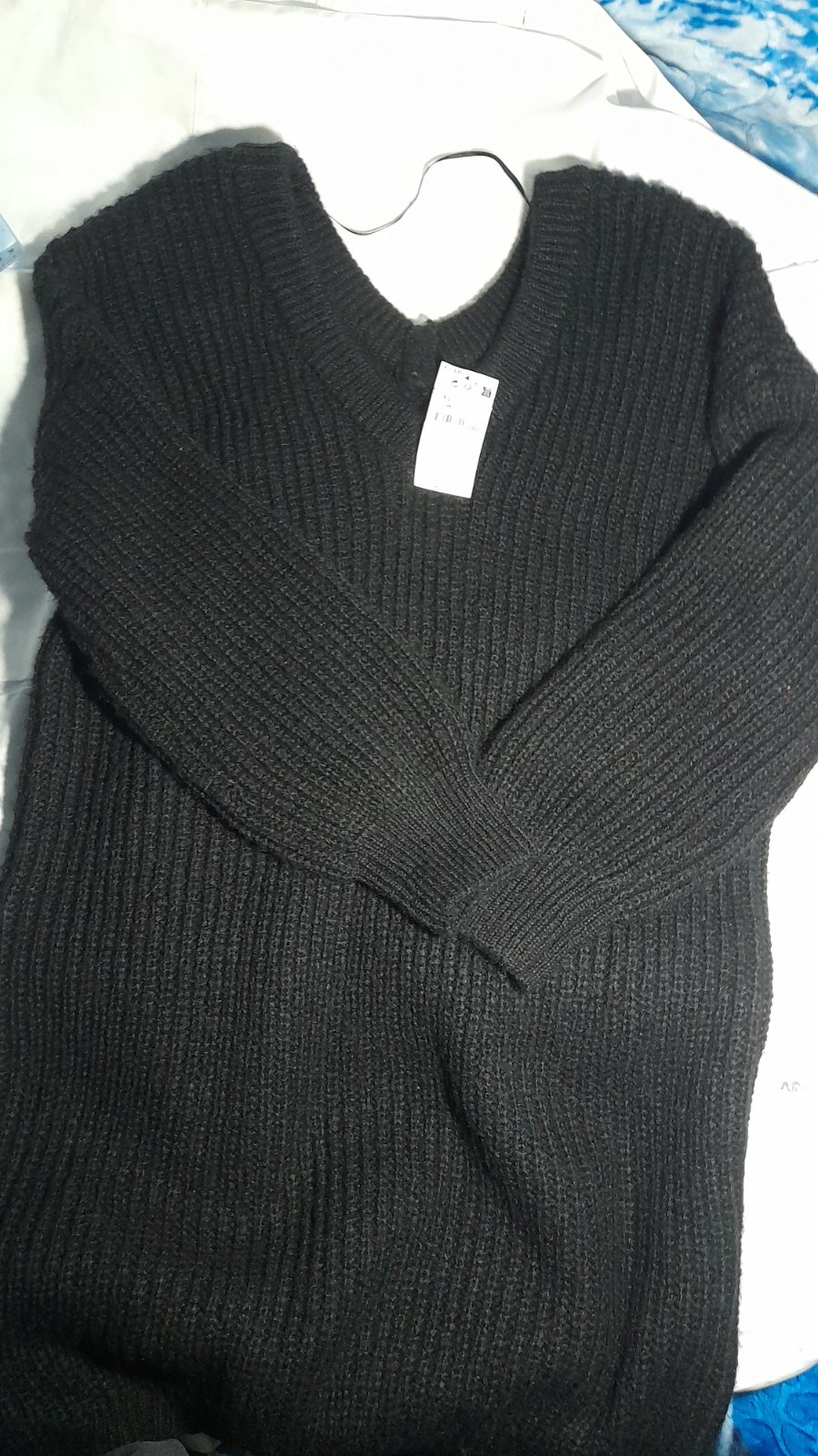 ​Une robe au niveau du genou en maille 