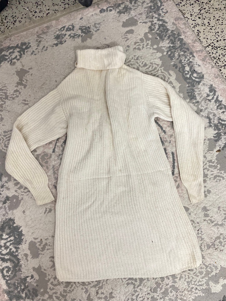 Robe pull blanche col montant oversized🤩