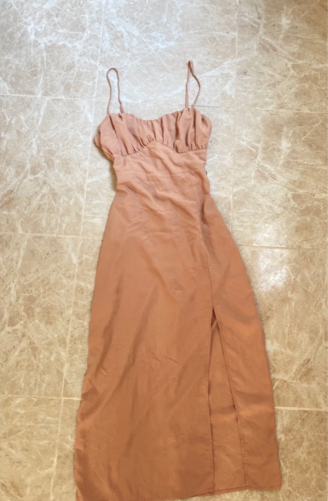 Maxi dress peach nude avec fente🤍🍑