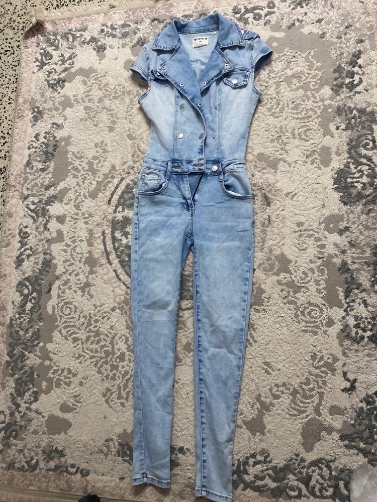 Combinaison en jean taille Xs💙tokteel