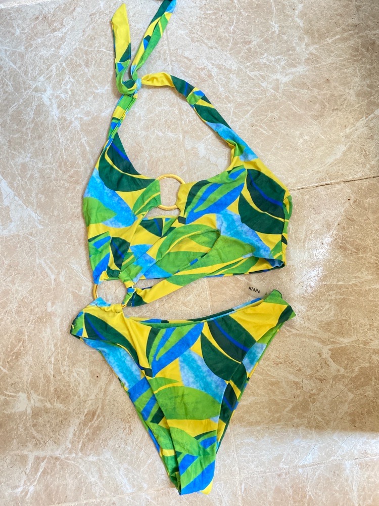 Un maillot Shien avec mailles dorés neuf de ouuuf💛💛