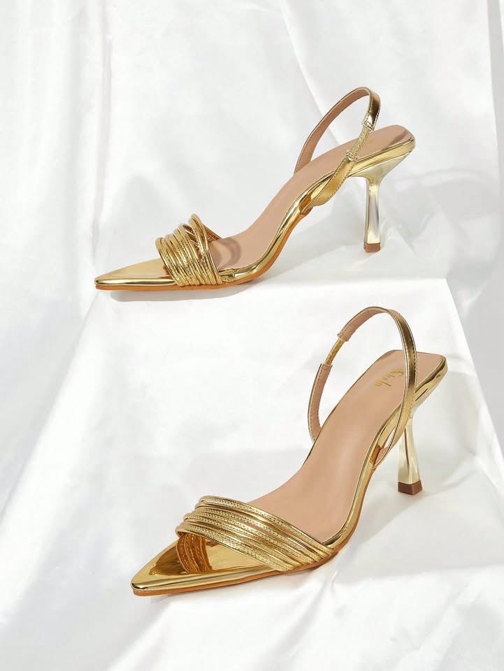 ✅ Je vends une paire pointure 37  Article SHEIN, portée une seule fois, en excellent état. 