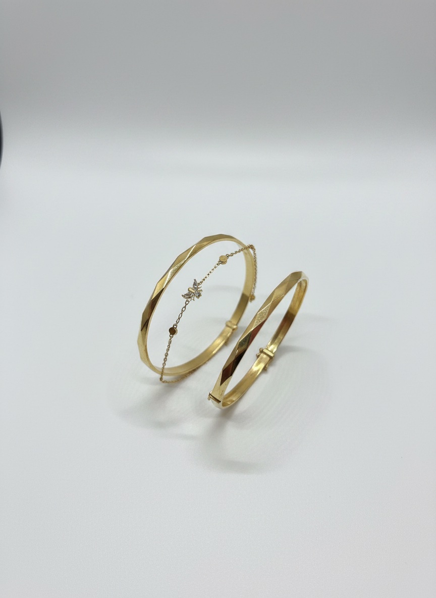 Bracelet S925 fodha      المعدن يحتوي على 92.5% فضة نقية و7.5% معادن أخرى (غالبًا النحاس) لزيادة الصلاب