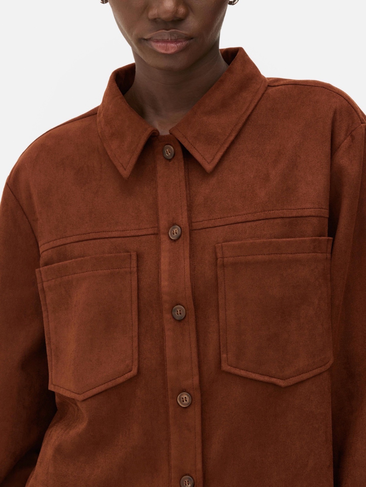 Une surchemise marron 