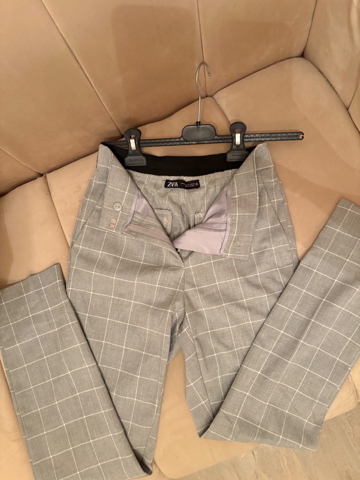 Pantalon gris à motif à carreaux  de la marque Zara🔥🔥🔥 Taille S M