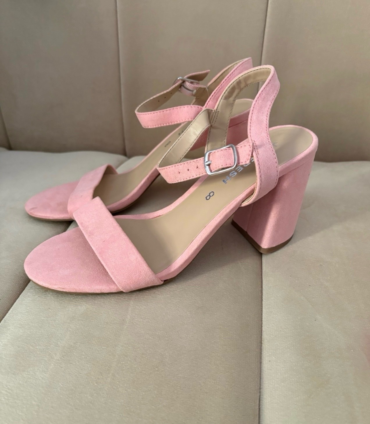  🔥🔥talons carrés Joe Fresh en daim rose. 🔥🔥Made in🇨🇦  Pointure 37,5 /38  État neuf avec ticket 