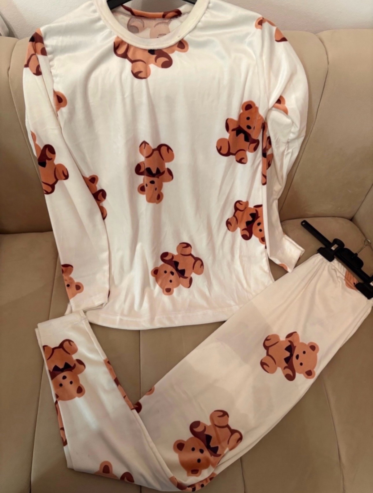 🔥🔥Pyjama en velours de couleur crème avec un motif d'ours en peluche🔥 Taille S M État neuf 