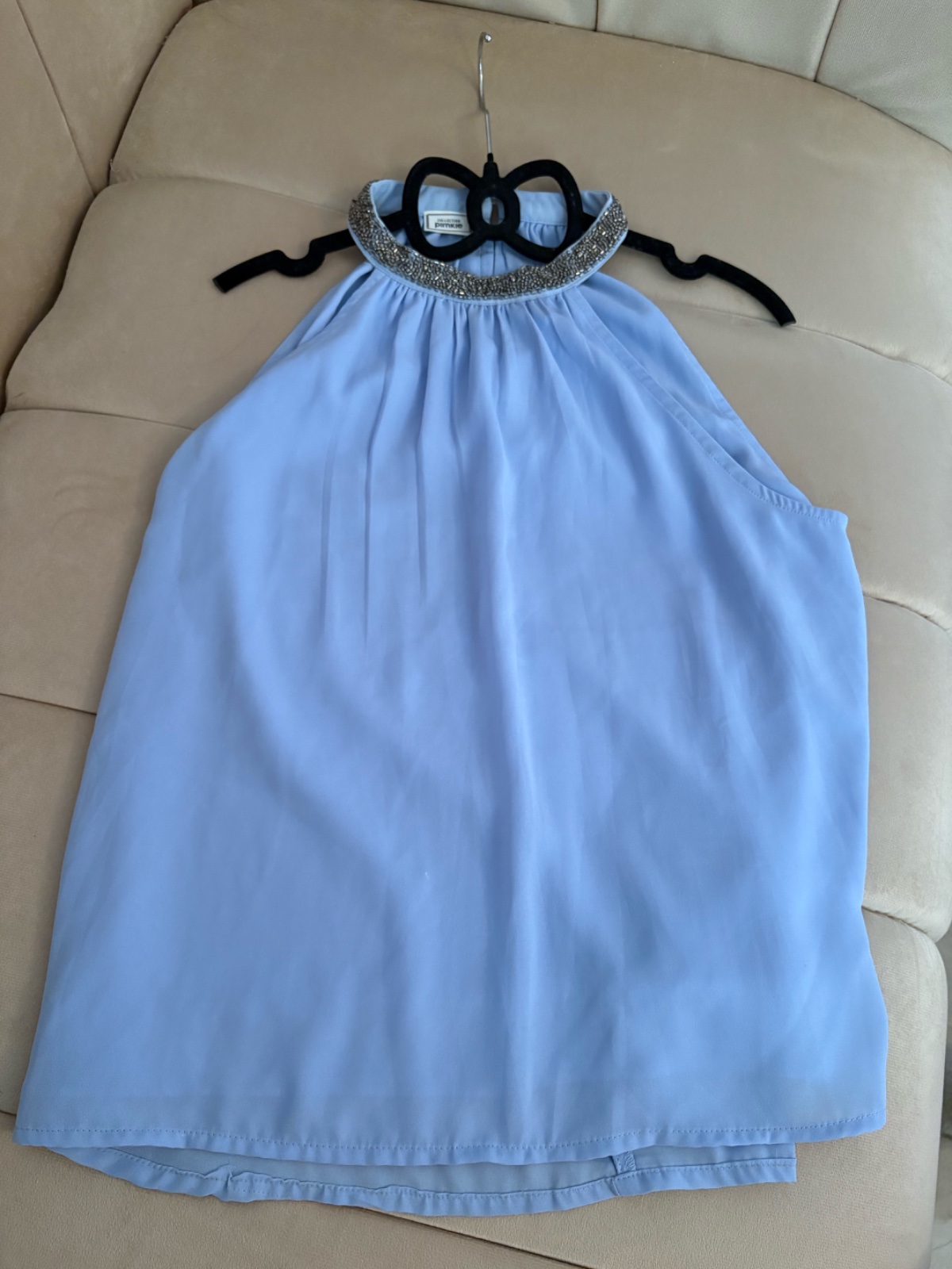 🔥🔥haut bleu clair de chez Pimkie 🔥🔥🇫🇷présente un élégant col licou orné de perles scintillantes.