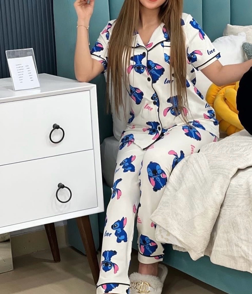 🔥🔥ensemble de pyjama blanc à manches courtes et pantalon imprimé du personnage Stitch, avec des liserés noirs🔥🔥