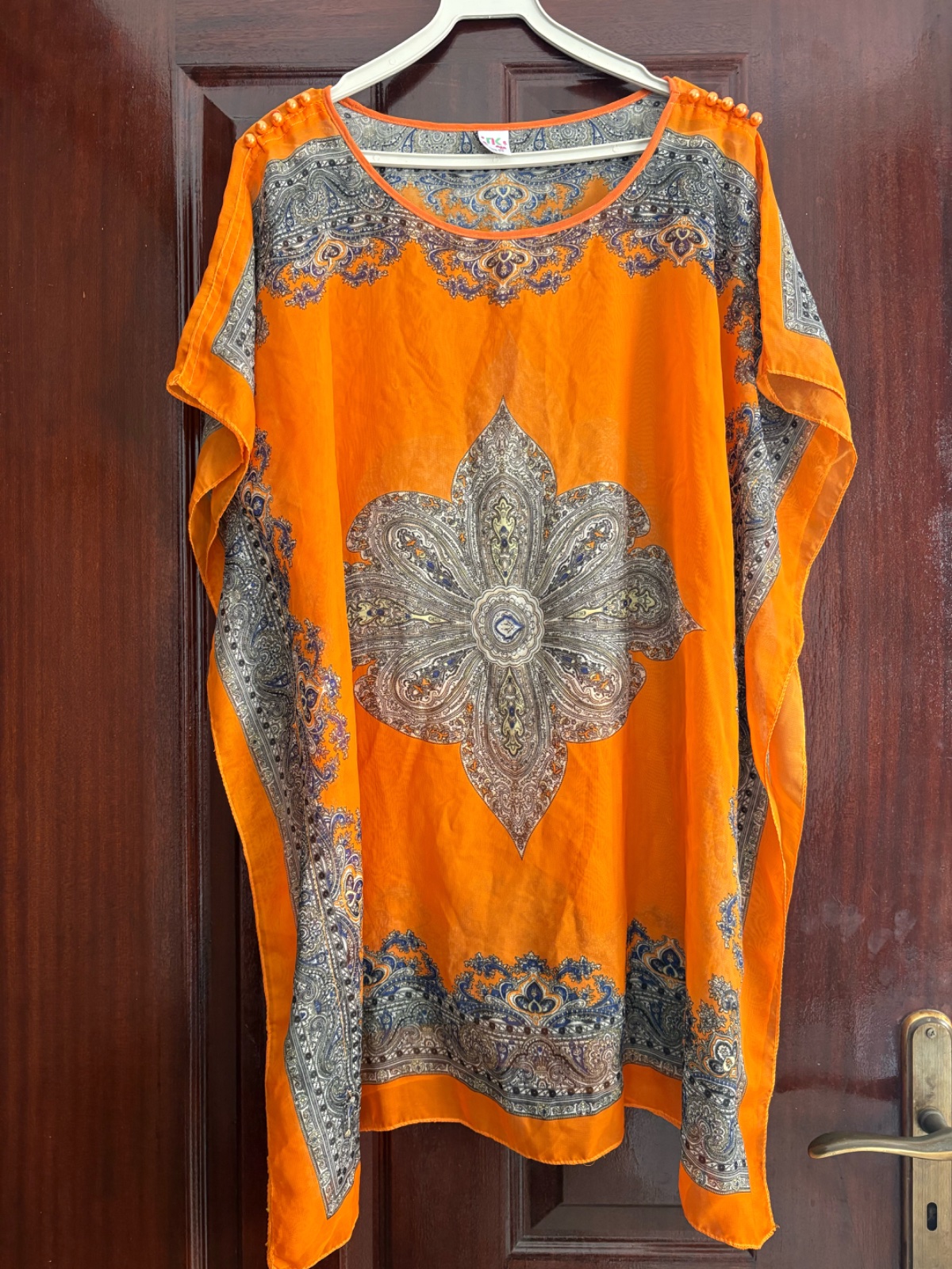 Kimono 🧡🍊🍊orange et grise arbore un motif cachemire distinctif et des détails de perles sur les épaules Taille S M L 