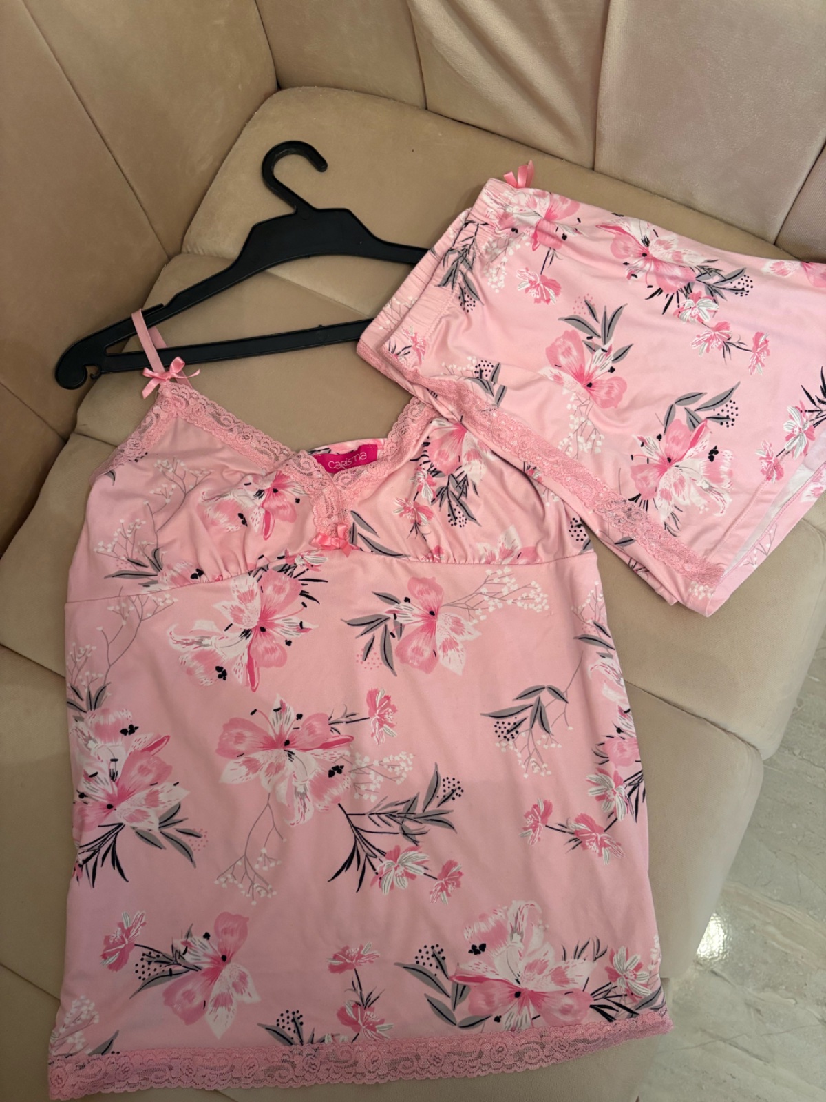🔥Un ensemble de pyjama cotton  🔥 pièces de couleur rose avec un motif floral.🇨🇦🇨🇦 Taille S M L 