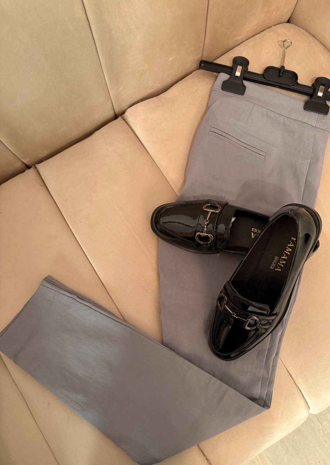 Pantalons gris de la marque INC International Concepts. Taille 38 /40 Couleur gris  État Presque neuf 