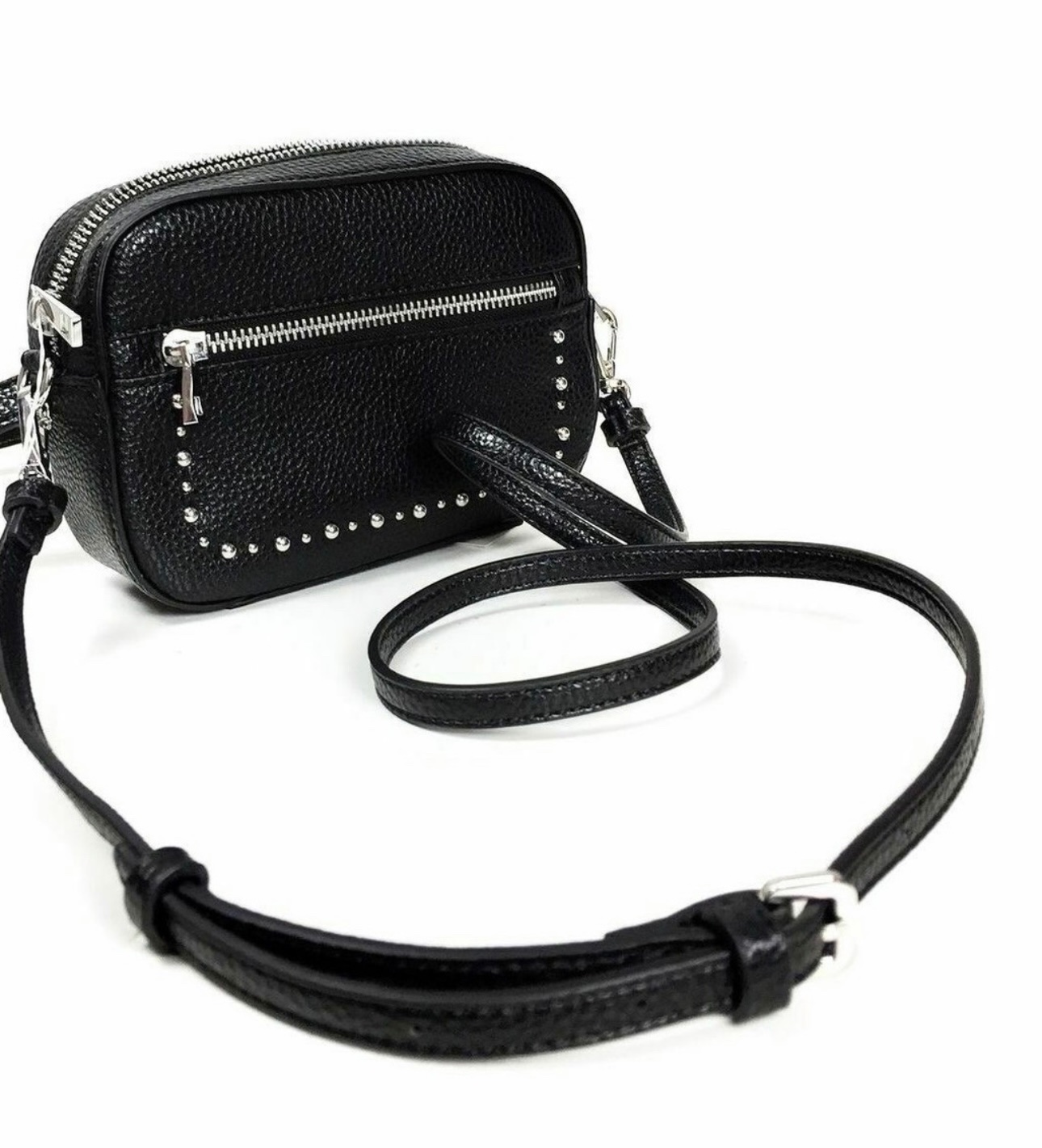 🔥🔥sac bandoulière  noir presque neuf forsaaaa  de la marque 🔥Zara🔥 , élégamment rehaussé de délicats rivets argentés le long de sa poche zippée à l'avant.
