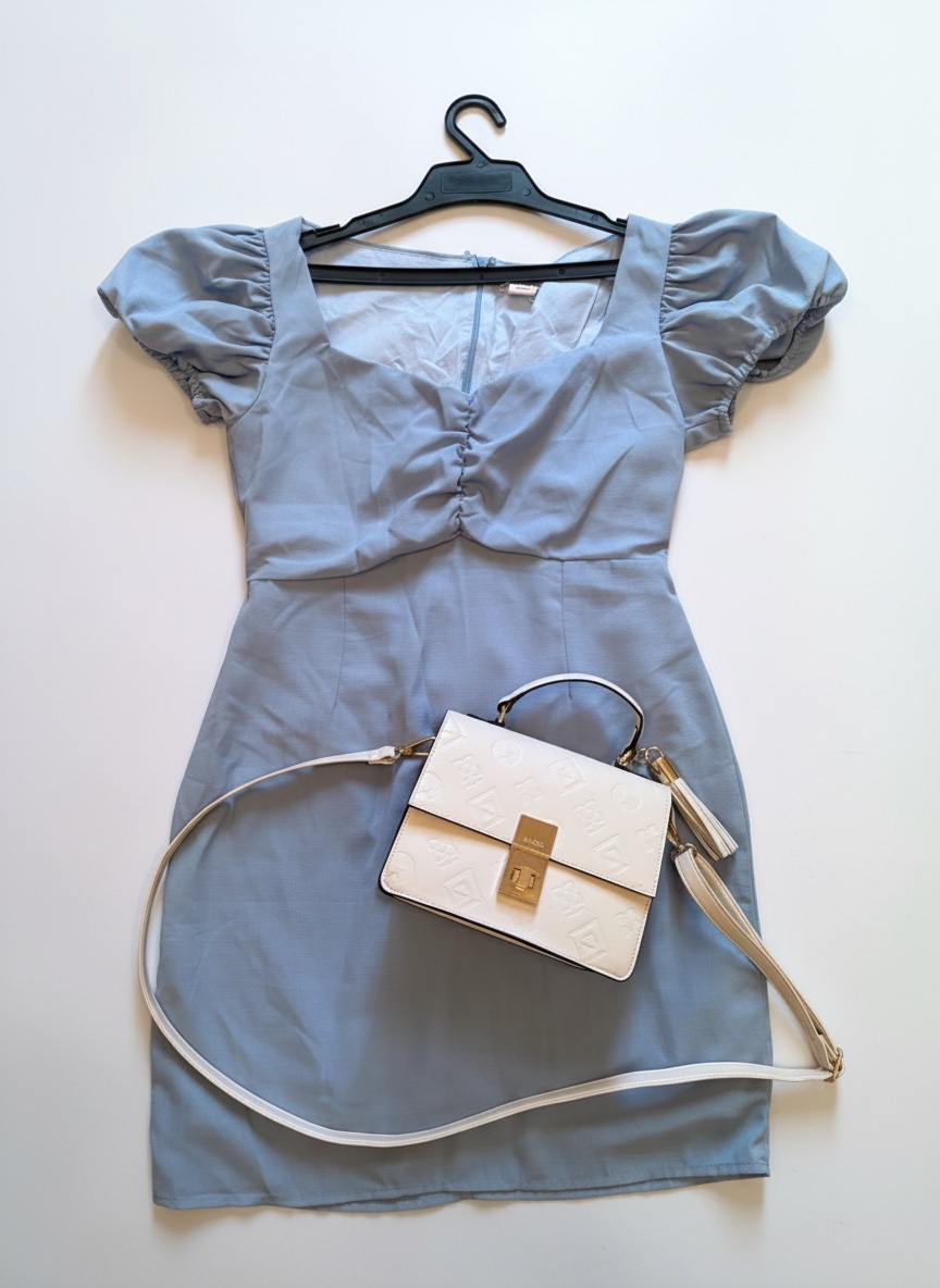 🔥Robe Glamorous bleu 🔥clair présente un décolleté carré et des manches bouffantes  Taille S M 