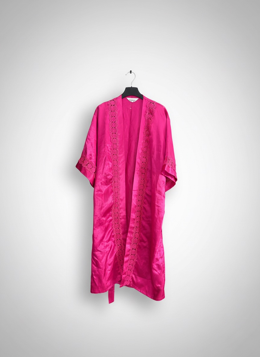 Kimono en satin fuchsia se distingue par sa bordure en dentelle Taille S M L 