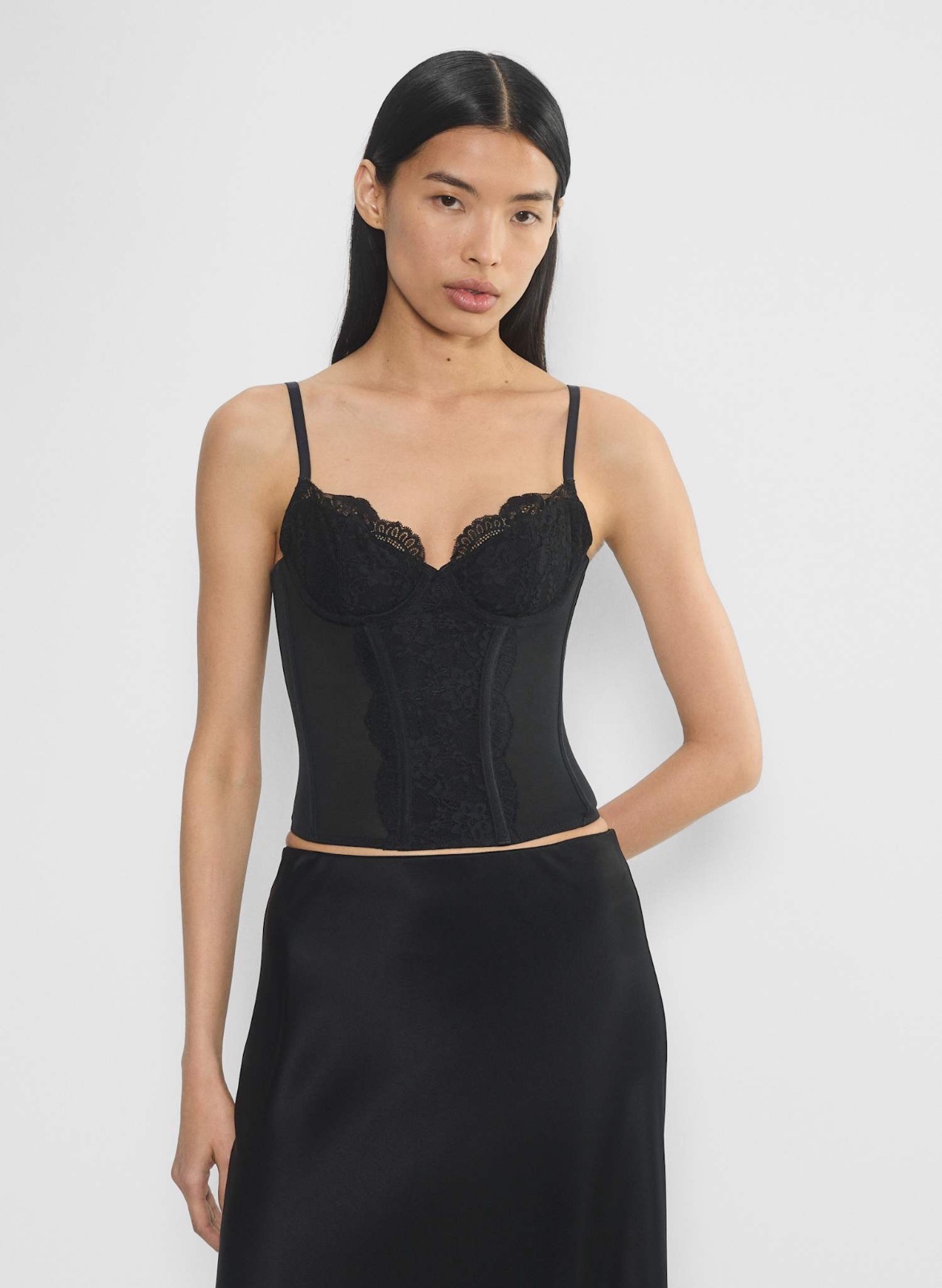 D'un élégant bustier noir en dentelle de la marque La Senza avec des bretelles ajustables🇫🇷🇫🇷