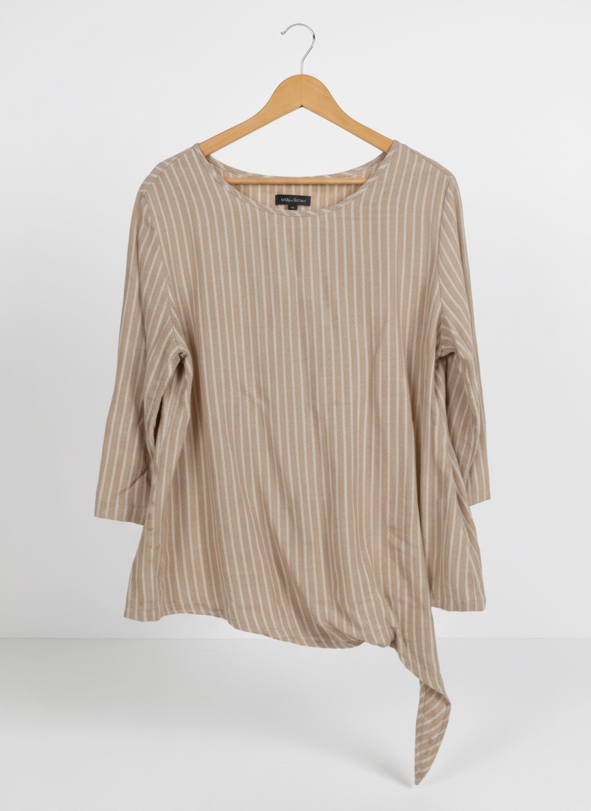 🔥Chemise Franco Callegari 🔥beige à rayures verticales blanches présente un col rond et des manches trois-quarts. Taille  38 /40 