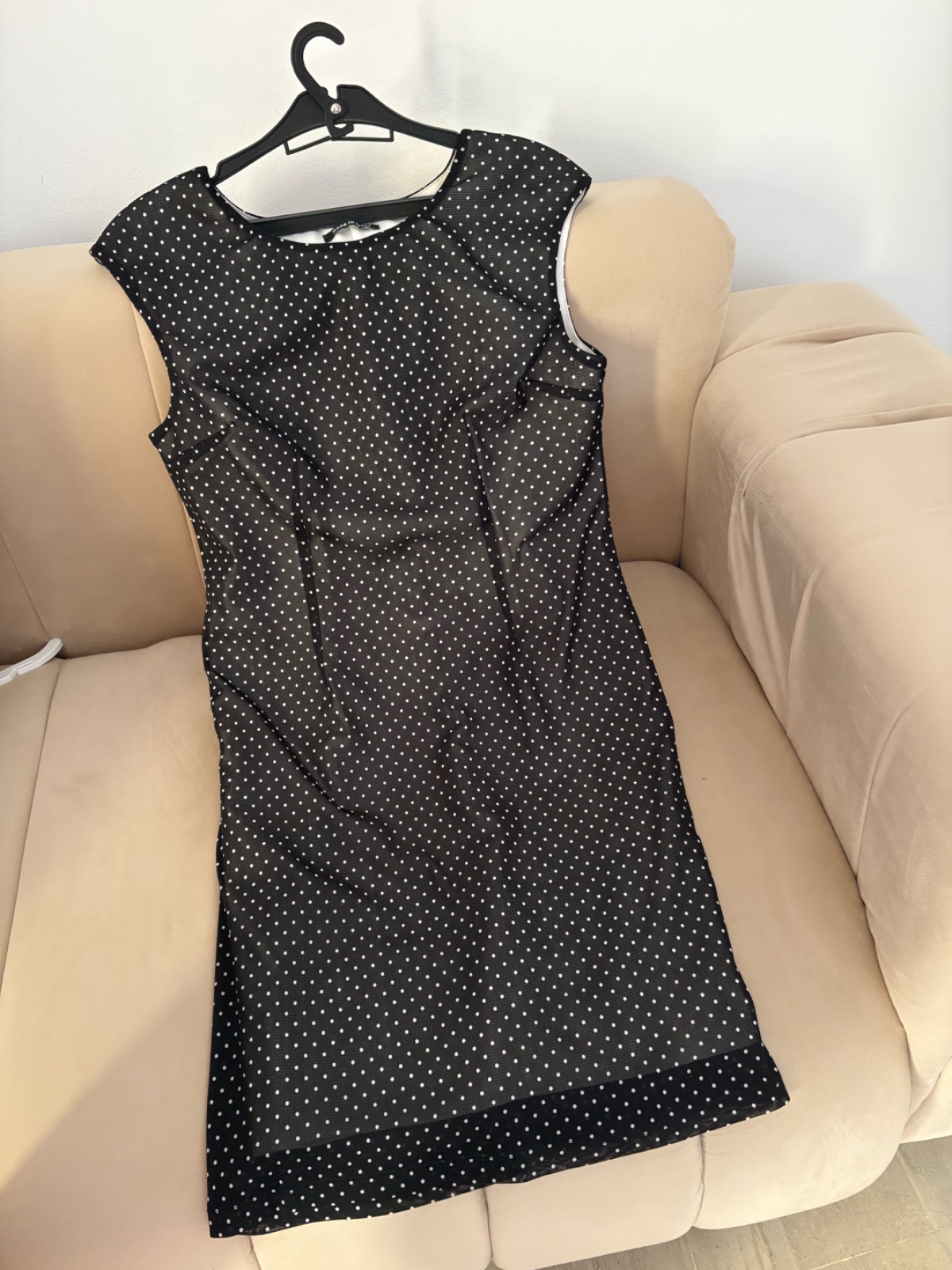 Robe courte noire sans manches à pois blancs, Taille 38 \40