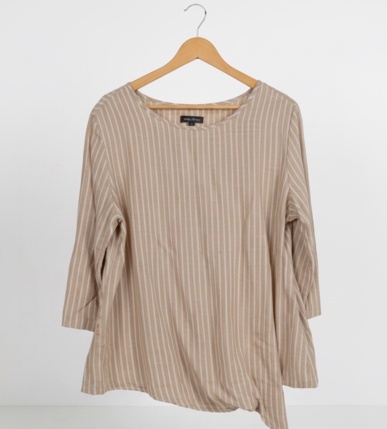 🔥Chemise Franco Callegari 🔥beige à rayures verticales blanches présente un col rond et des manches trois-quarts. Taille  38 /40 