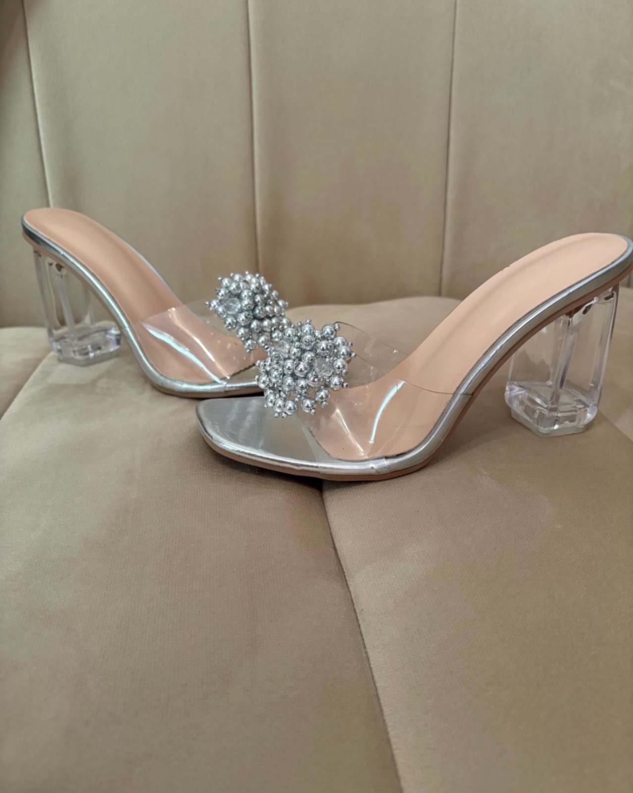 🔥🔥 sandales à talons hauts transparents en argent avec perles. Made in 🇫🇷 Pointure 38/ 39 