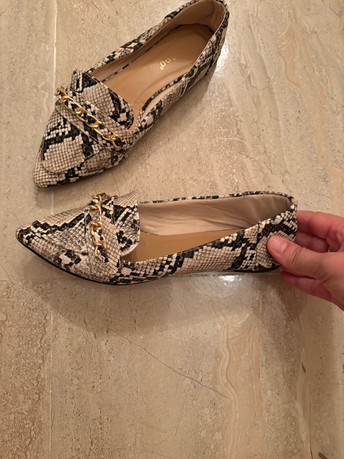 Mocassins 🔥🔥🇫🇷plats pour femmes en similicuir à imprimé serpent  et à bout pointu, ornés d'une chaîne dorée sur le dessus 
