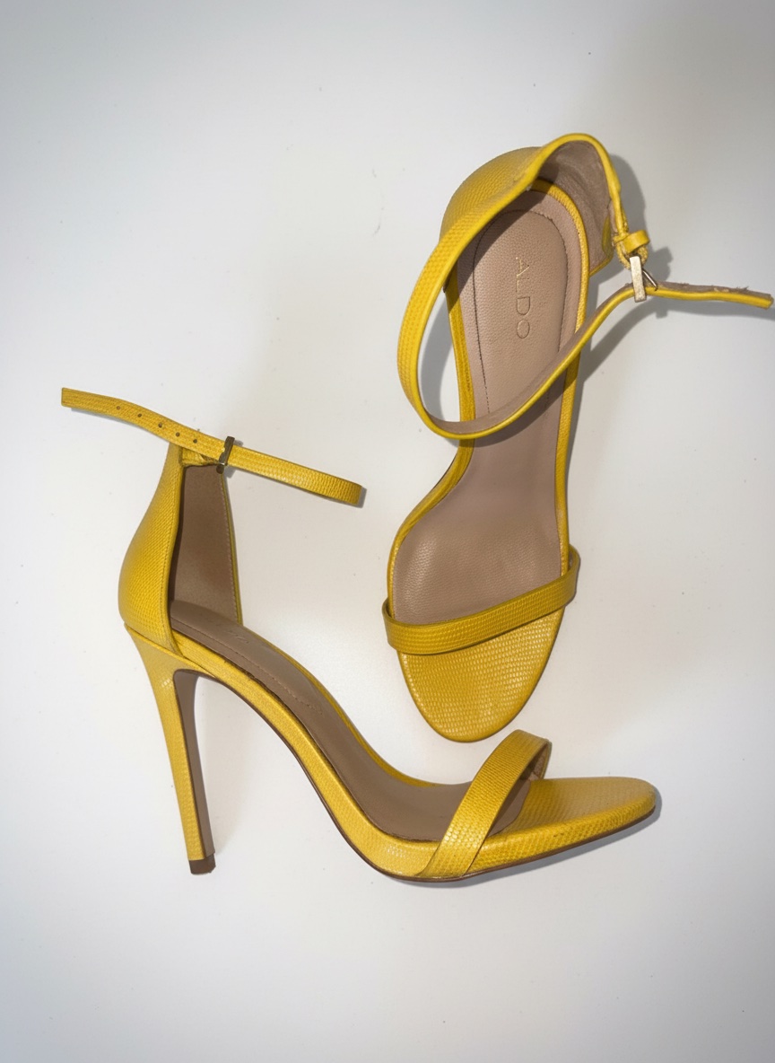 Sandales à talons jaunes