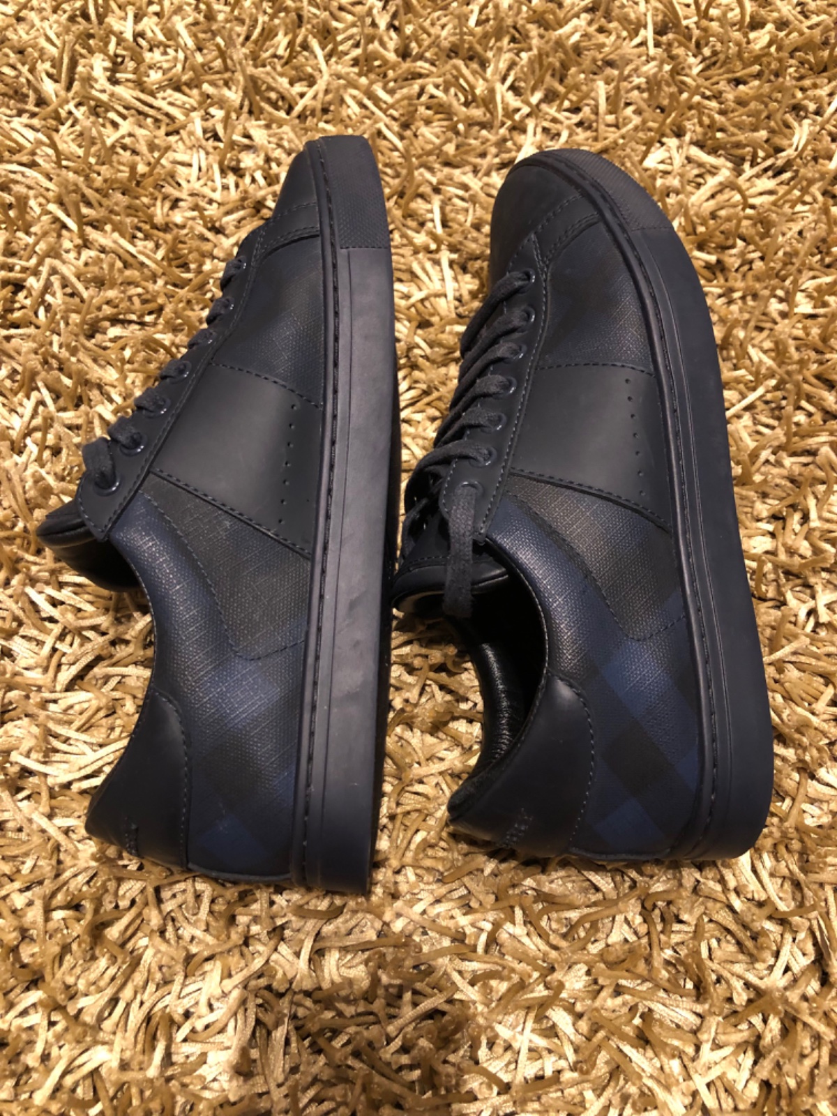 Chaussures Burberry unisex 100% authentique pointure 40 presque neuve