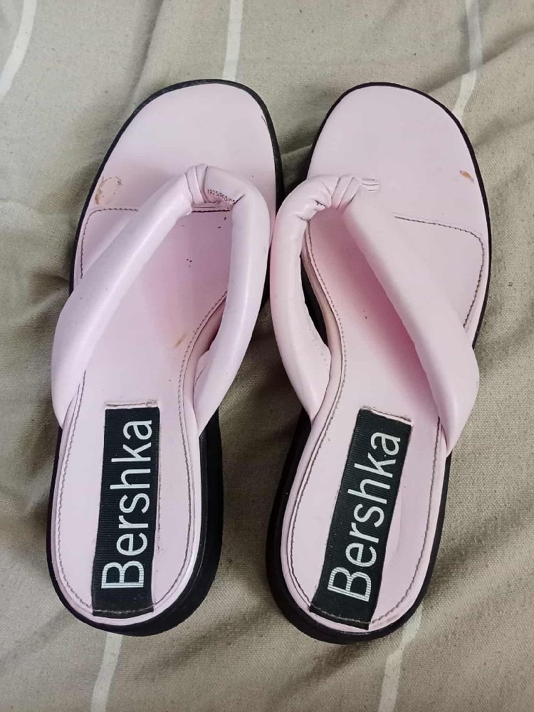 Deux paires bershka  ,  pointure 41