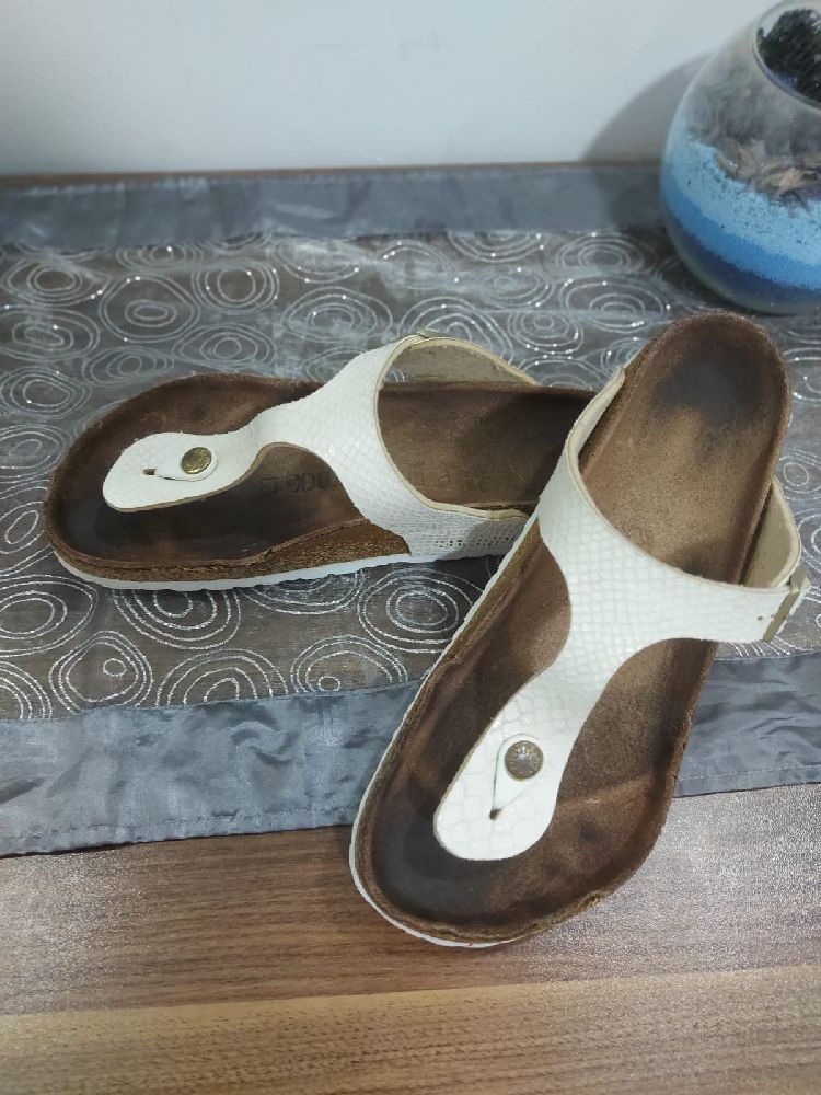 Sandals BIRKENSTOCK Gizeh en beige 