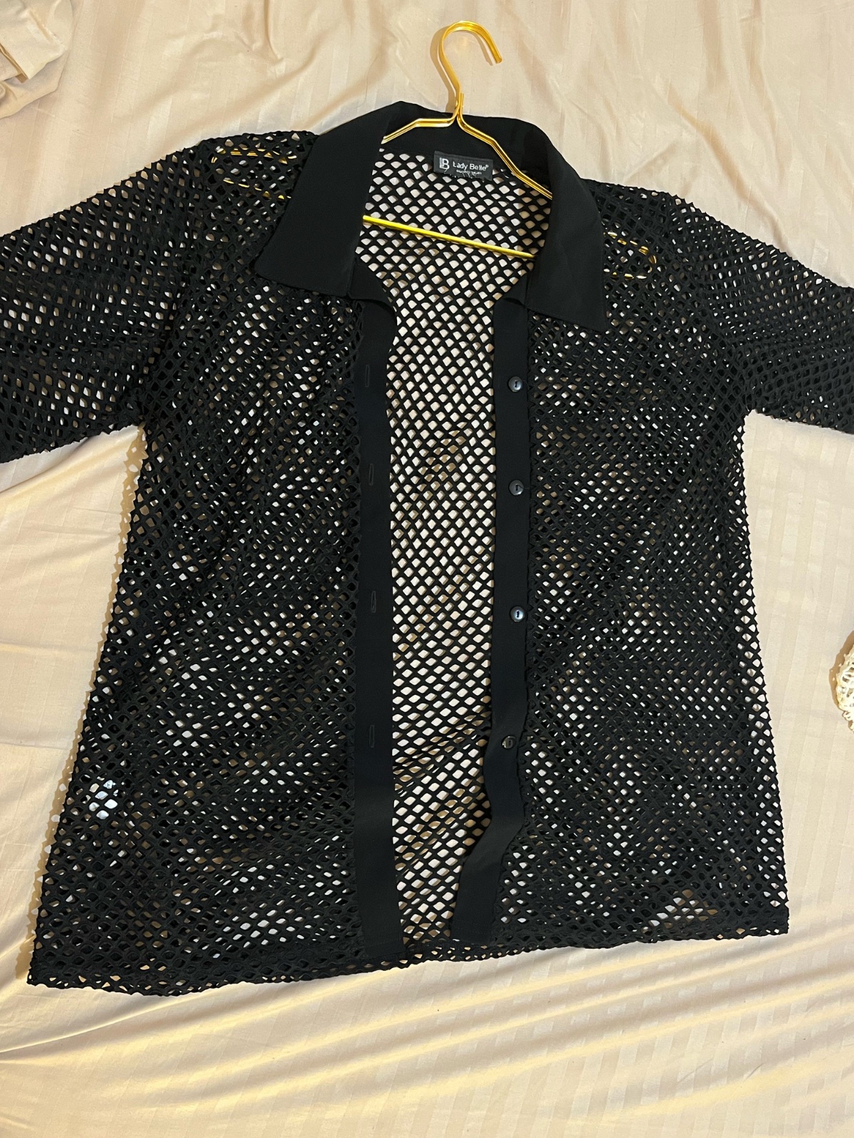 Chemise en crochet noire trés bon état 