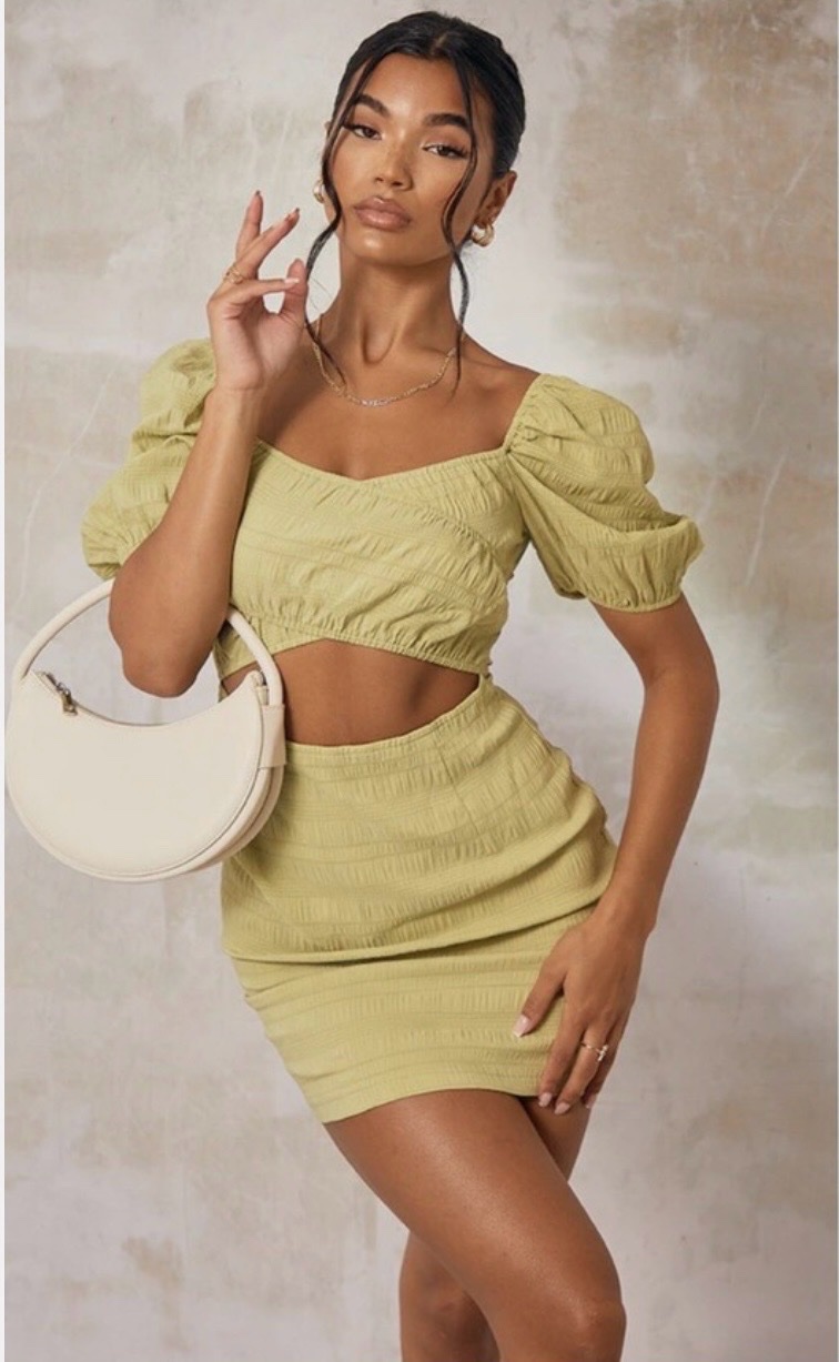 Robe vert trés bon état de la marque PrettyLittleThing