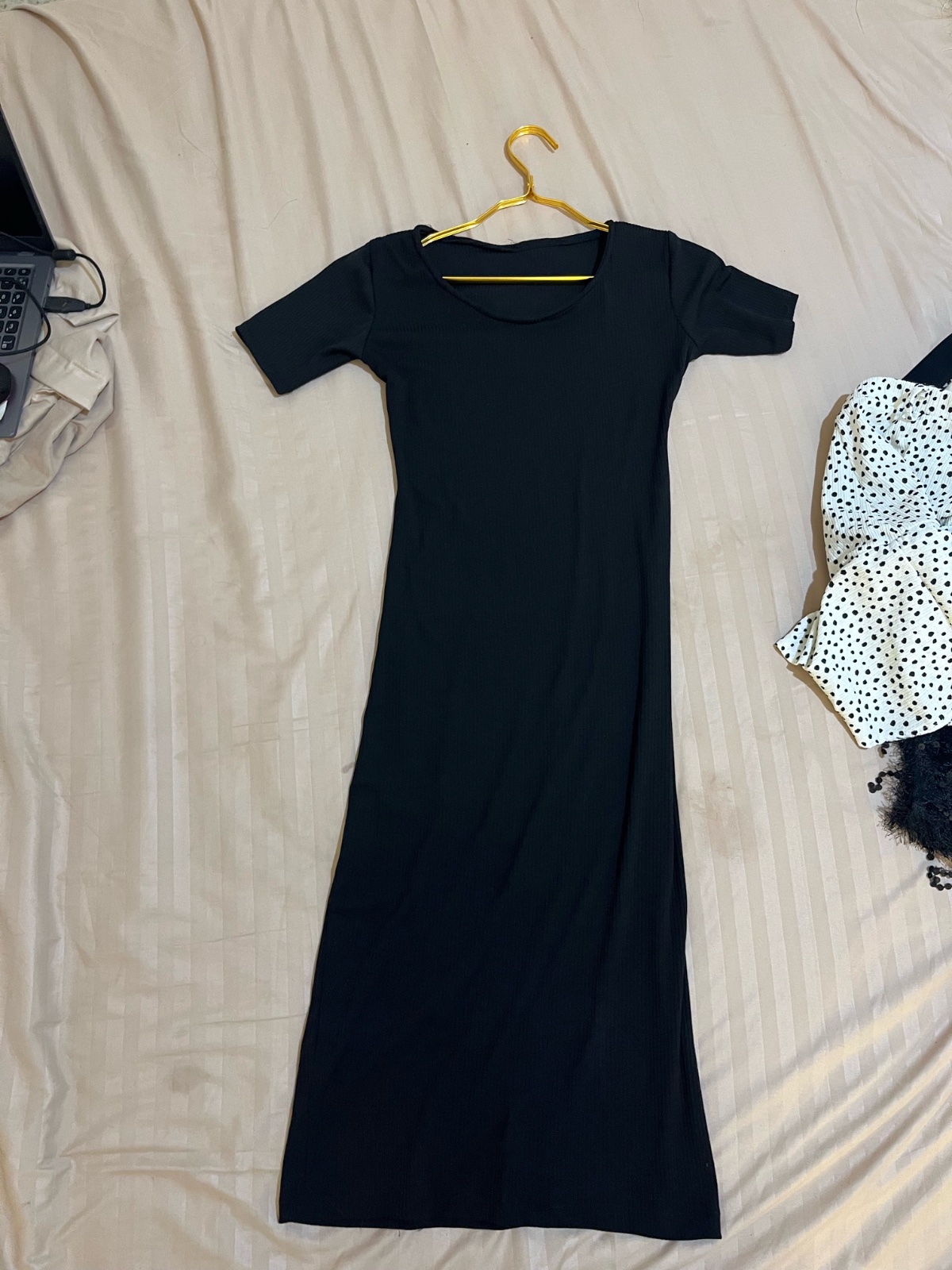 Robe noire trés bon état porté une seule fois