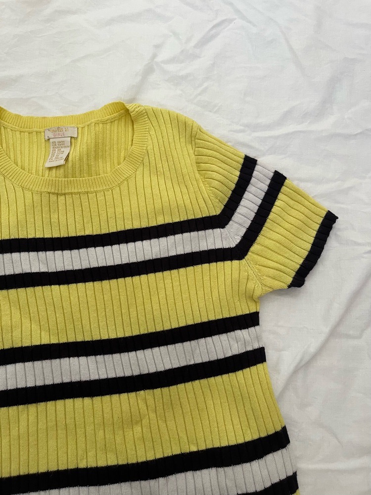 Pull jaune trés bon état taille M 