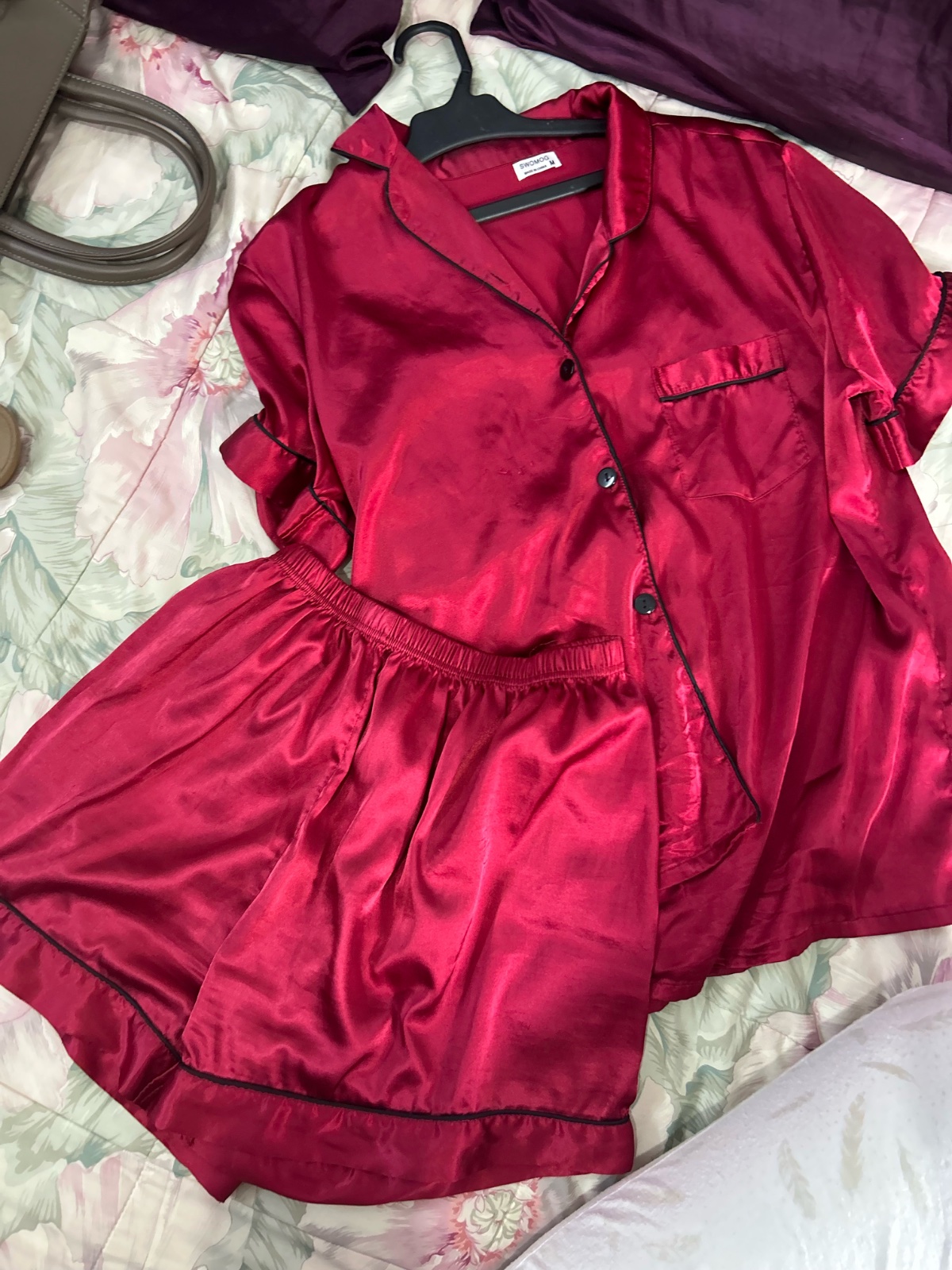 Pyjama satin rouge taille M 