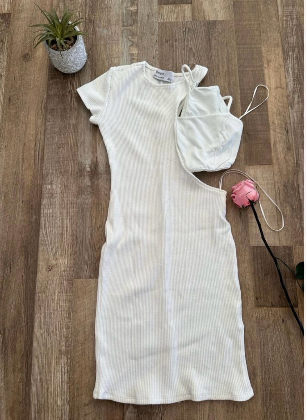 Robe blanche bershka taille s trés bon état 