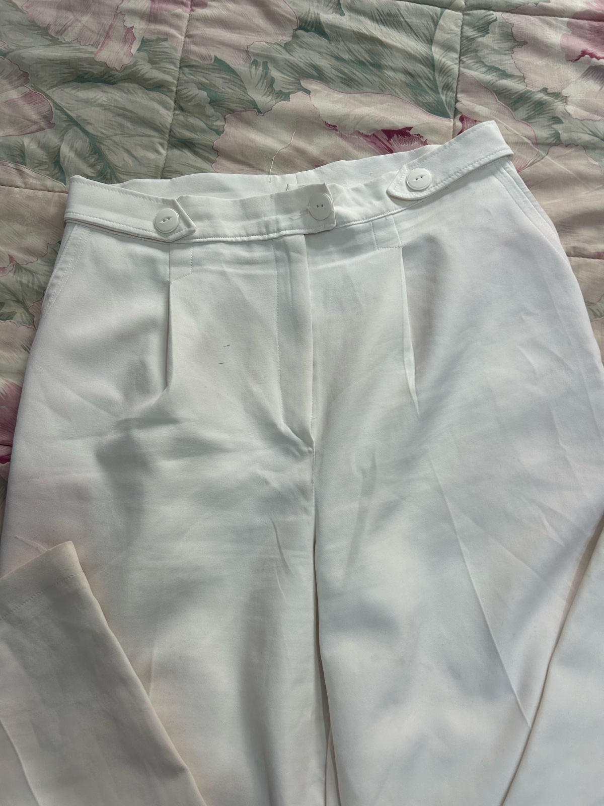 Pantalon blanc tres bon état large taiile L 