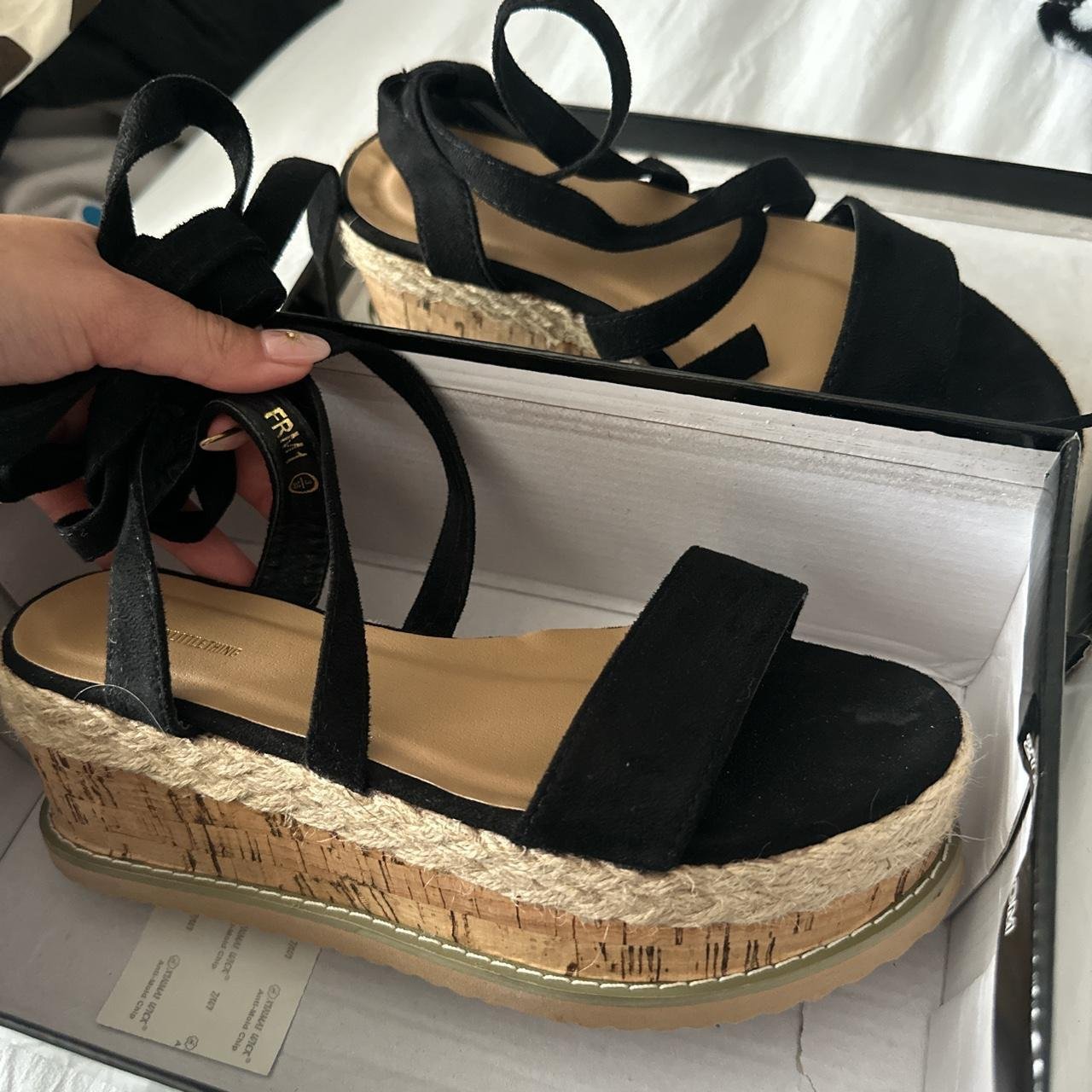 Sandales noir de la marque prettylittlething