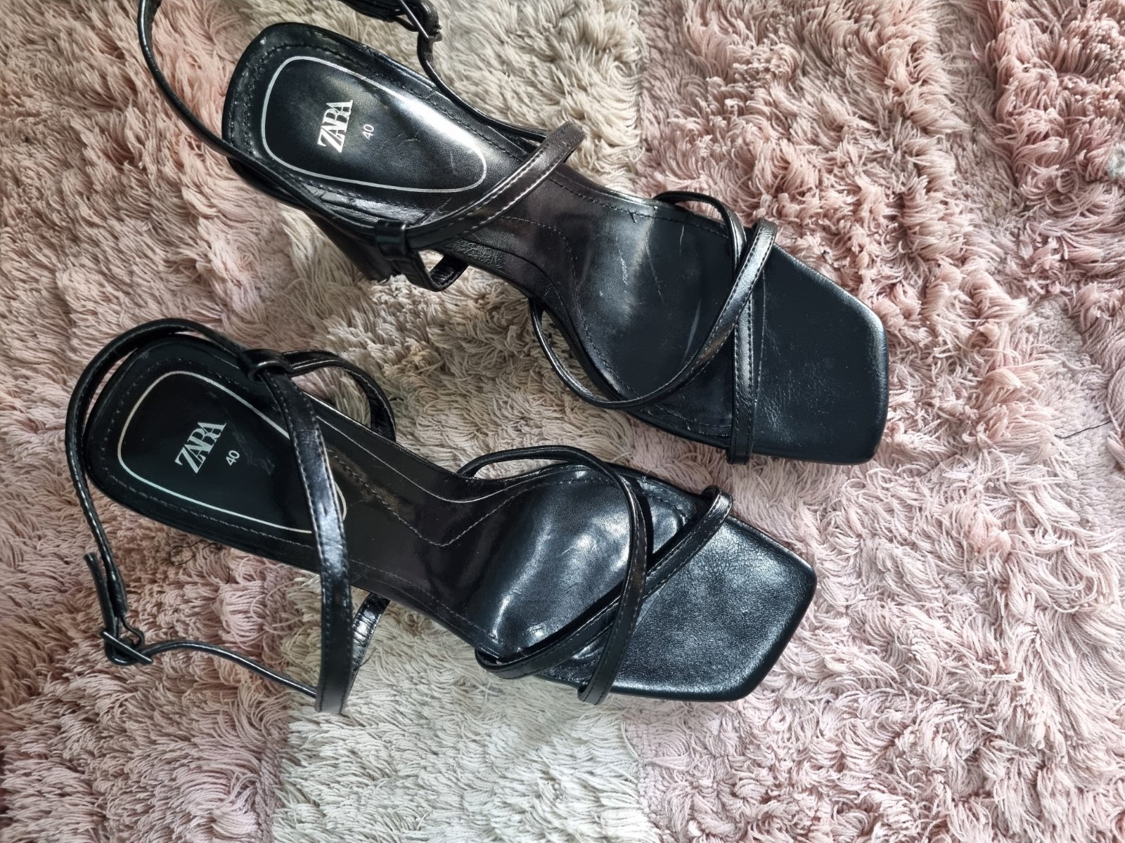 Talon noir ZARA 