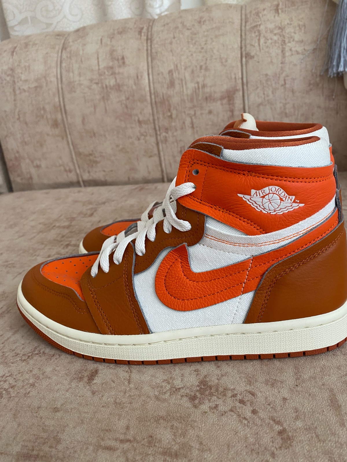     Nike Air Jordan 1 Mid OrangE 