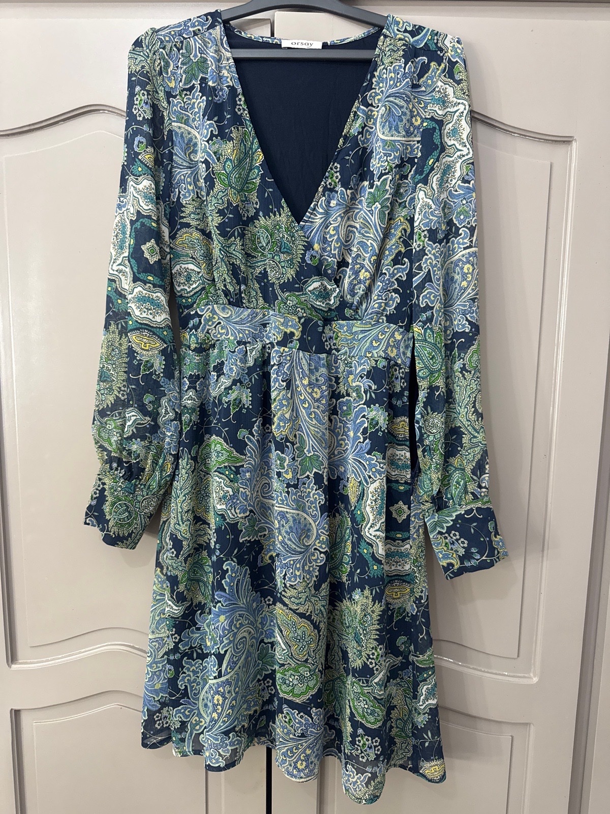 Robe fluide mi-longue à motif paisley