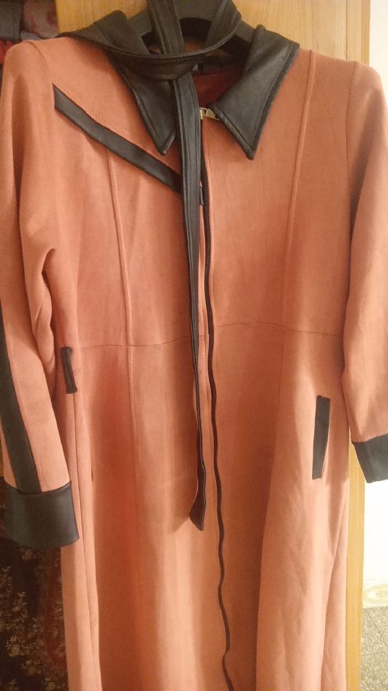 robe dain et semi cuir taille 44 état trés neuf