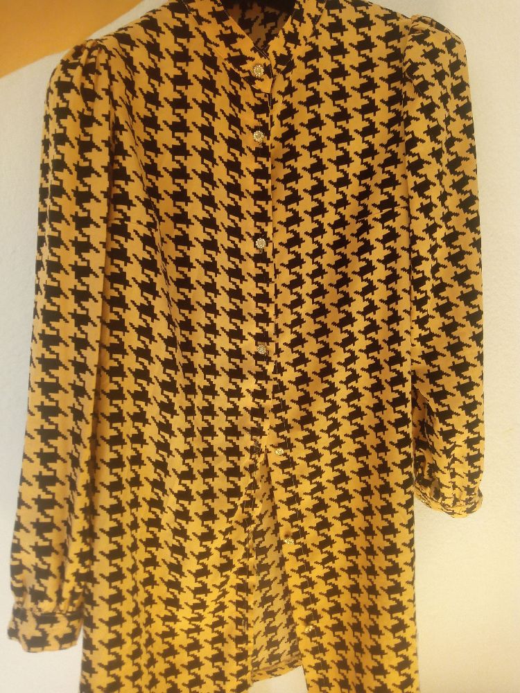 chemise orangée et noir taille M