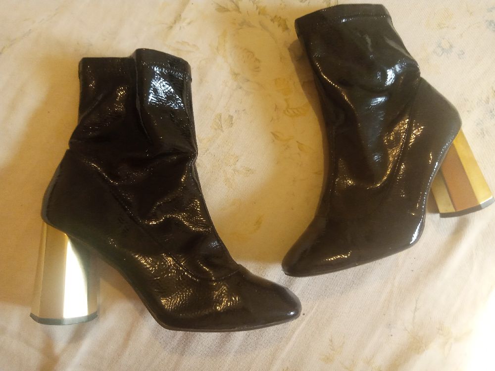 bottines noir et  dorrées 