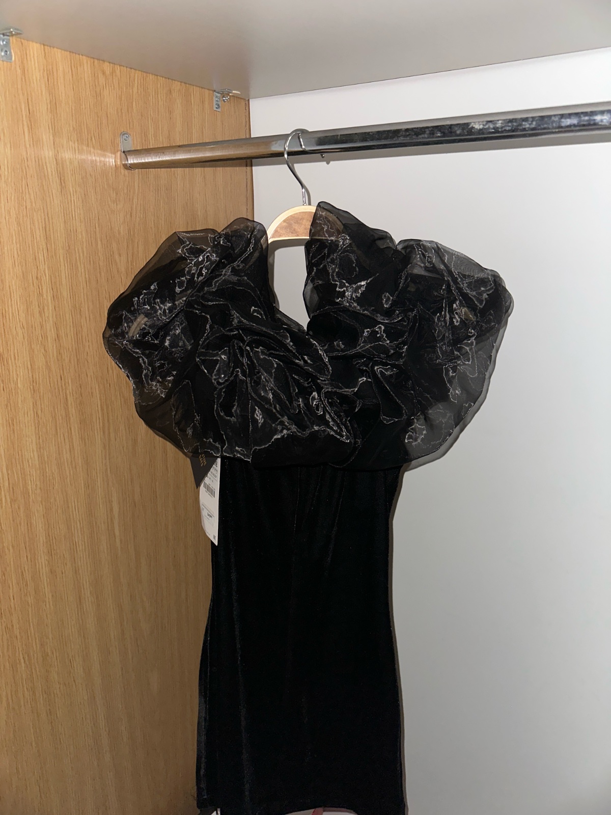 Robe epaule denudée