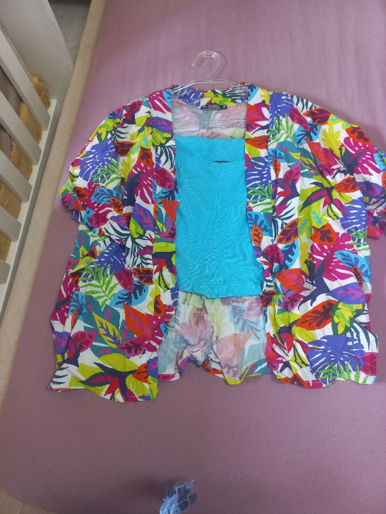 Top bleu et chemise 