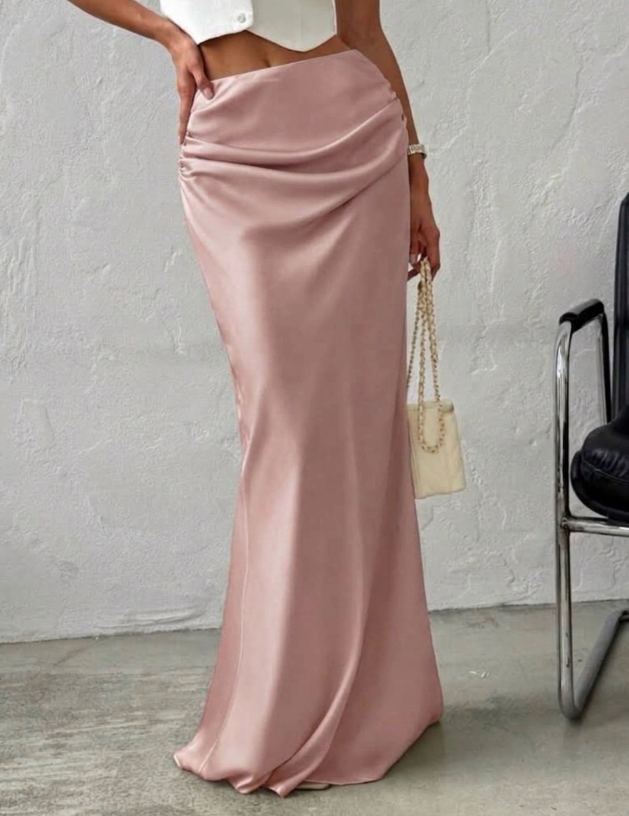 Jupe Longue Satinée Froncée – Rose Poudré Élégante