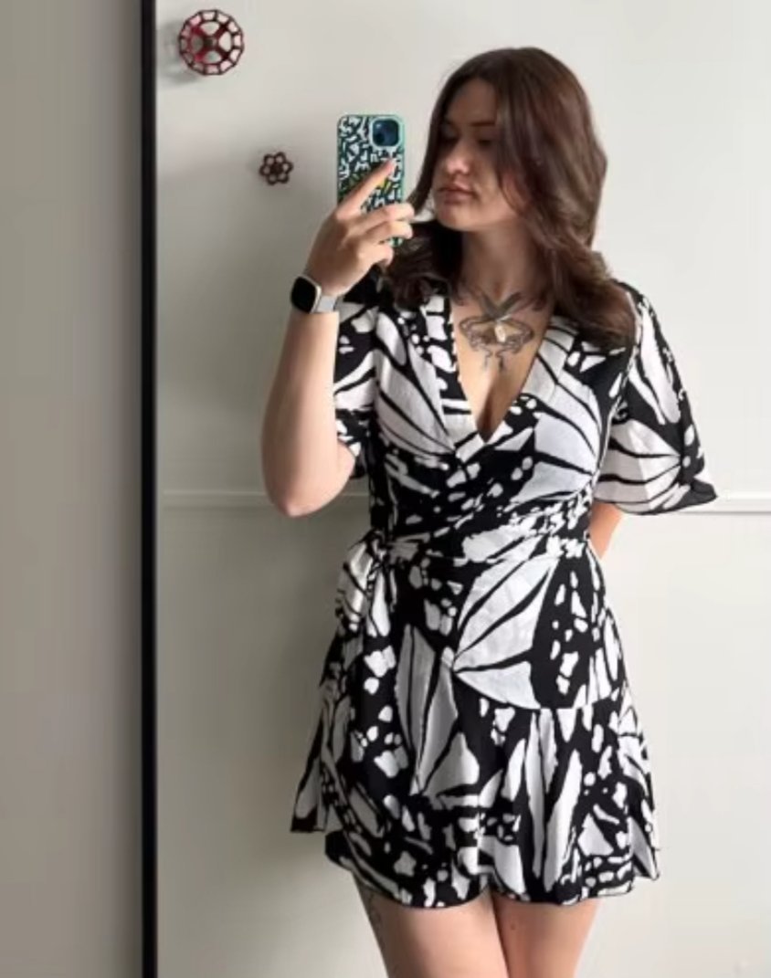  combishort-robe fluide imprimée de motifs papillons🧚 (ou feuilles stylisées🧚 ) de la marque AMISU♥️